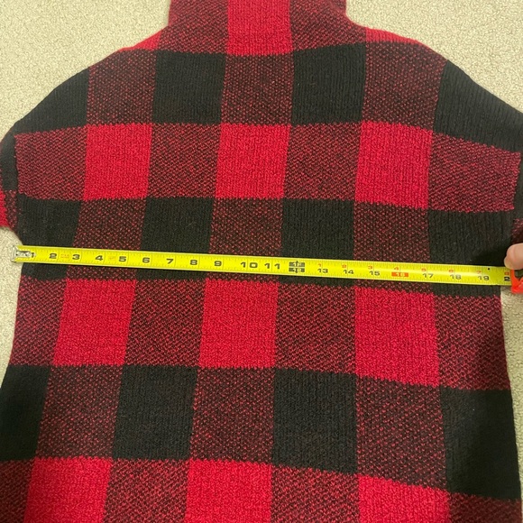 Tahari Buffalo Plaid Sweater - Picture 5 of 6